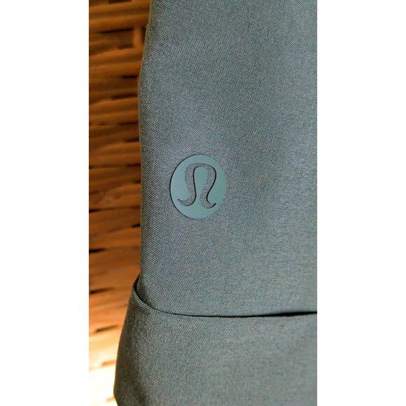 Lululemon Shorts Womens 10 Green Spring Break Away 3" Inseam Cuffed Running - Picture 4 of 7